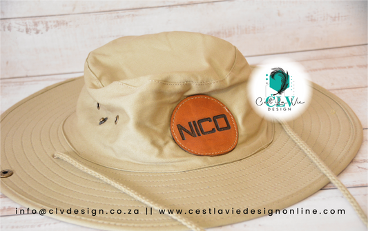 BUSH HAT WITH LEATHER ENGRAVED PATCH (ADULTS)
