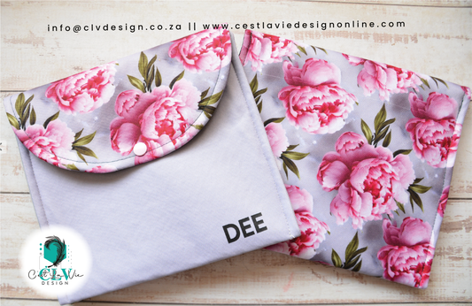 POUCH STYLE MAKEUP BAG