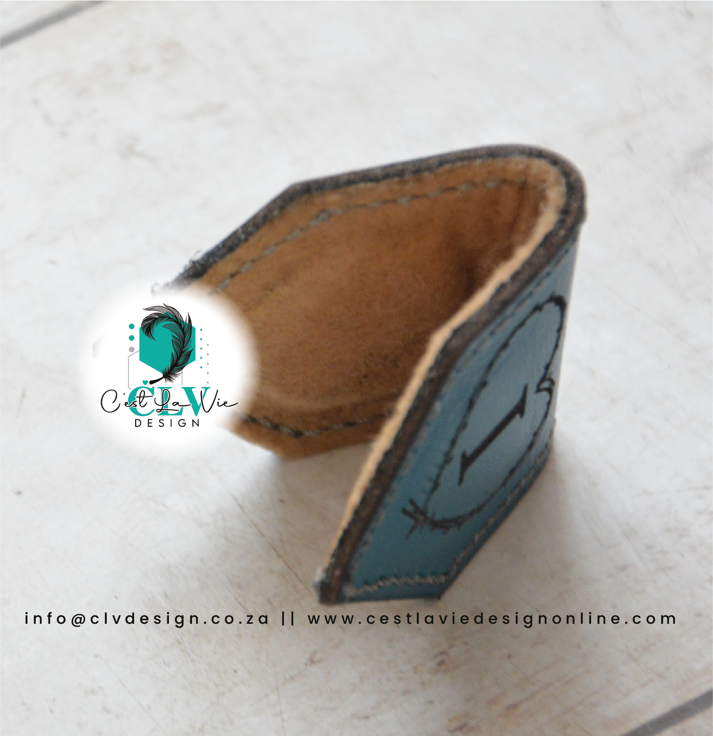 MAGNETIC LEATHER BOOKMARK