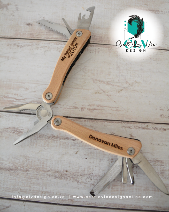 MULTI TOOL WITH WOODEN HANDLE