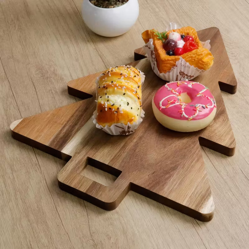 ACACIA CHRISTMAS TREE CUTTING BOARD