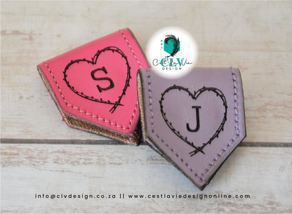 MAGNETIC LEATHER BOOKMARK