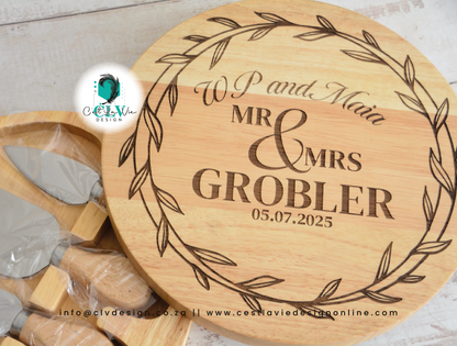 WOODEN ROUND CHEESE BOARD AND KNIFE SET