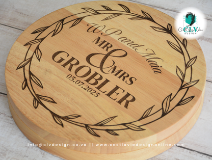 WOODEN ROUND CHEESE BOARD AND KNIFE SET