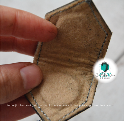 MAGNETIC LEATHER BOOKMARK