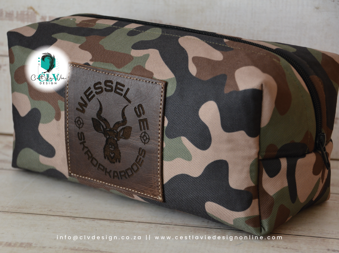 PRINTED TOILETRY BAG WITH LEATHER PATCH