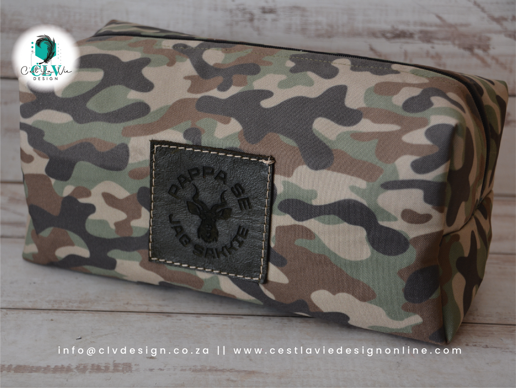 PRINTED TOILETRY BAG WITH LEATHER PATCH