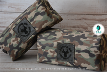 Load image into Gallery viewer, PRINTED TOILETRY BAG WITH LEATHER PATCH