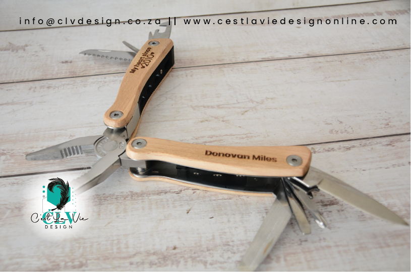 MULTI TOOL WITH WOODEN HANDLE