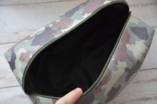 Load image into Gallery viewer, PRINTED BOX TOILETRY BAG